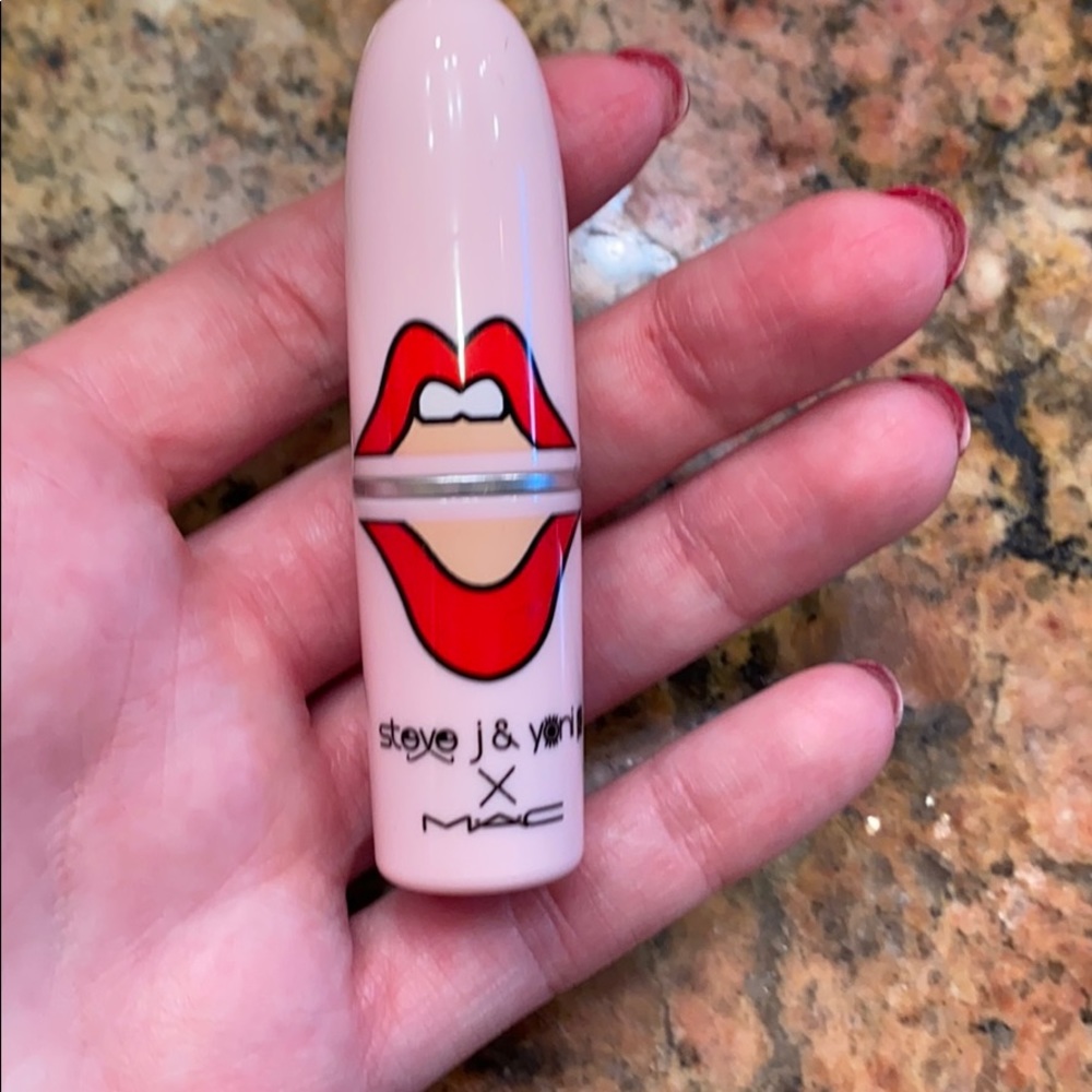 MAC lipstick spotlight me